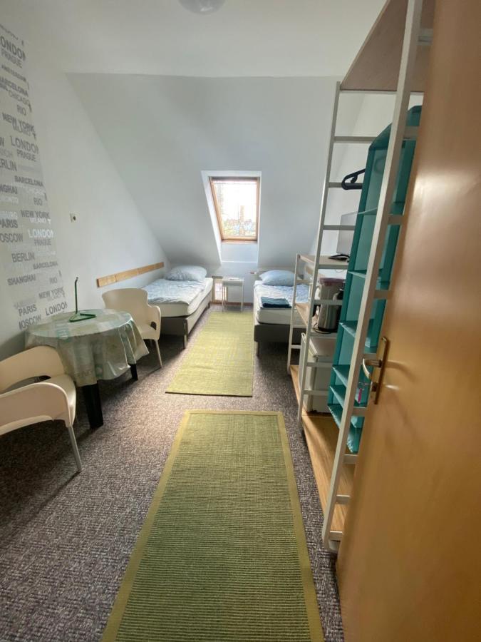 Standaard Tweepersoonskamer met Gedeelde Badkamer