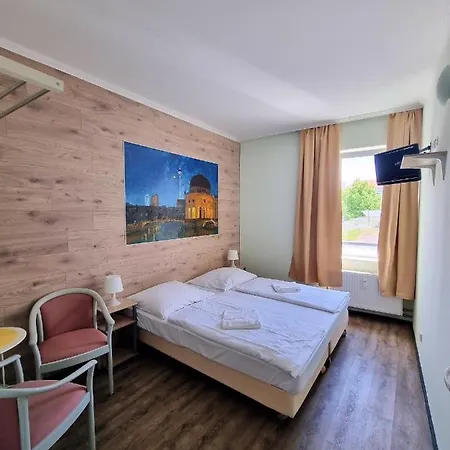 Thomas Rooms-2